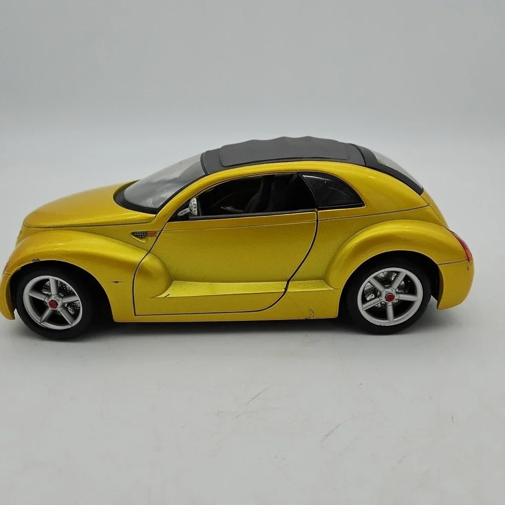 Maisto Chrysler Pronto Cruizer Original Concept PT Cruiser 1:18 Diecast Car